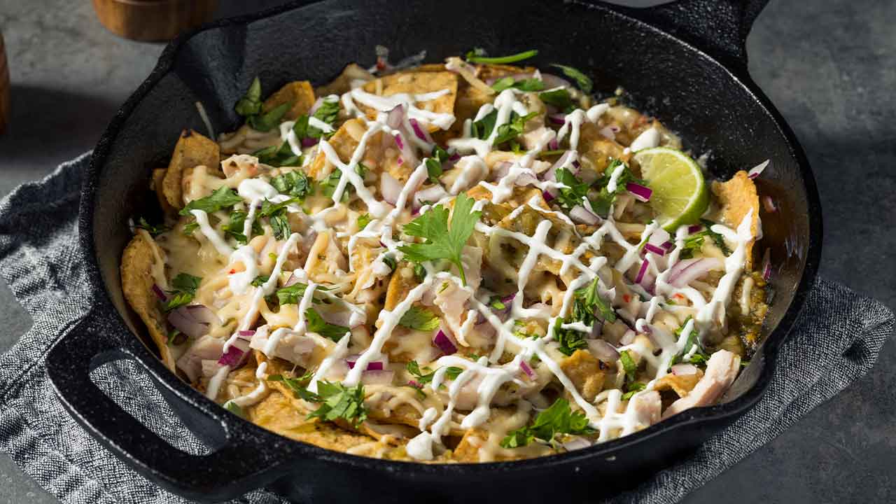 Green chilaquiles: How to prepare the recipe easily? | Sibeti US